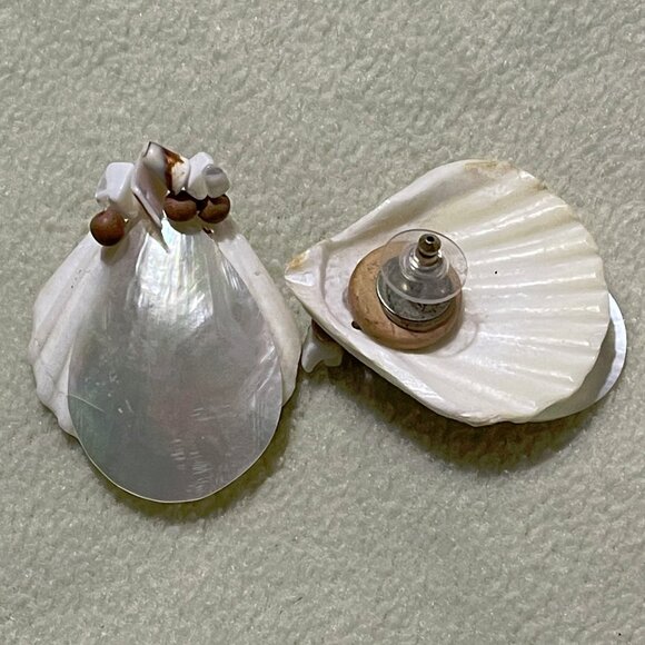 Life-like Shell Chocker with Coastal Look. Earings INCLUDED! - Picture 2 of 5